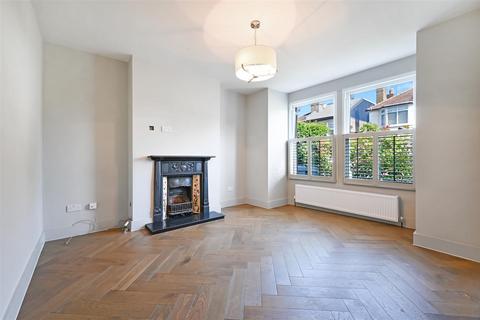 17 Gilbert Road, London, SW19 1BP