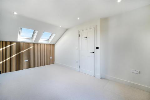 17 Gilbert Road, London, SW19 1BP