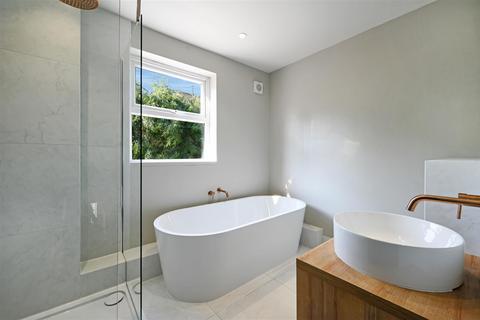 17 Gilbert Road, London, SW19 1BP