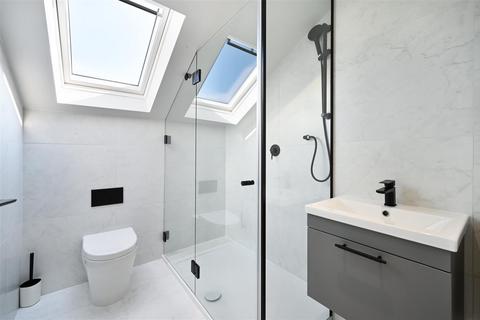 17 Gilbert Road, London, SW19 1BP