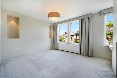 17 Gilbert Road, London, SW19 1BP