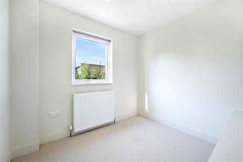17 Gilbert Road, London, SW19 1BP
