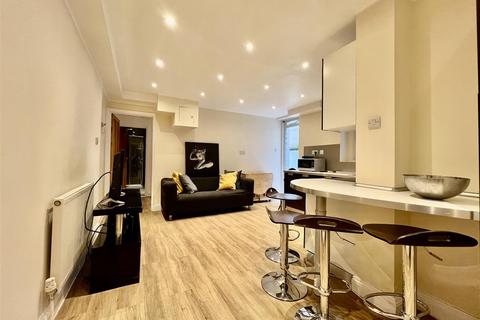 1 bedroom flat to rent, Cromwell Road, London SW5