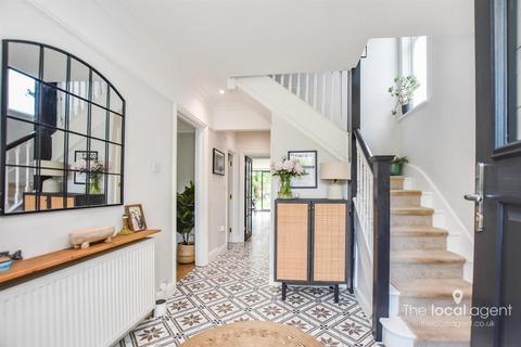 9 Dorking Road, Epsom, KT18 7JR