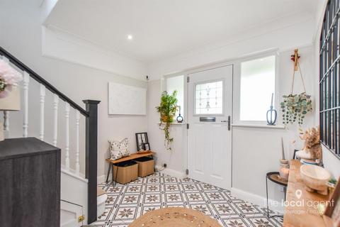 9 Dorking Road, Epsom, KT18 7JR