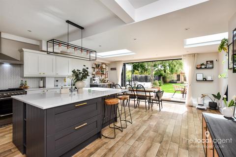 9 Dorking Road, Epsom, KT18 7JR