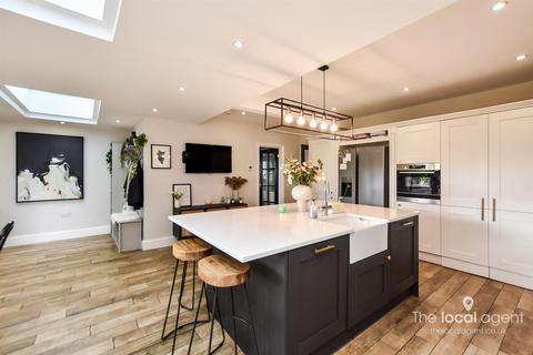 9 Dorking Road, Epsom, KT18 7JR