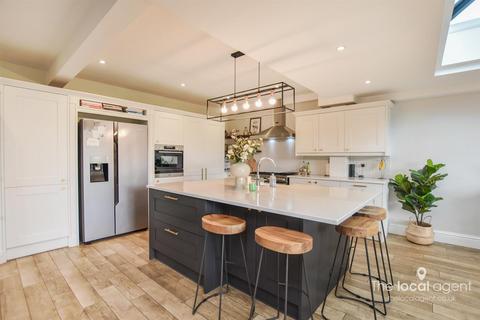 9 Dorking Road, Epsom, KT18 7JR