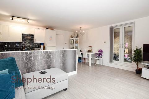 2 bedroom flat for sale, Turners Hill, Cheshunt EN8