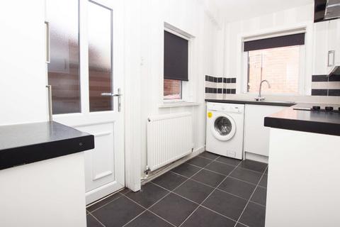 2 bedroom terraced house to rent, Lonsdale Road, Bolton