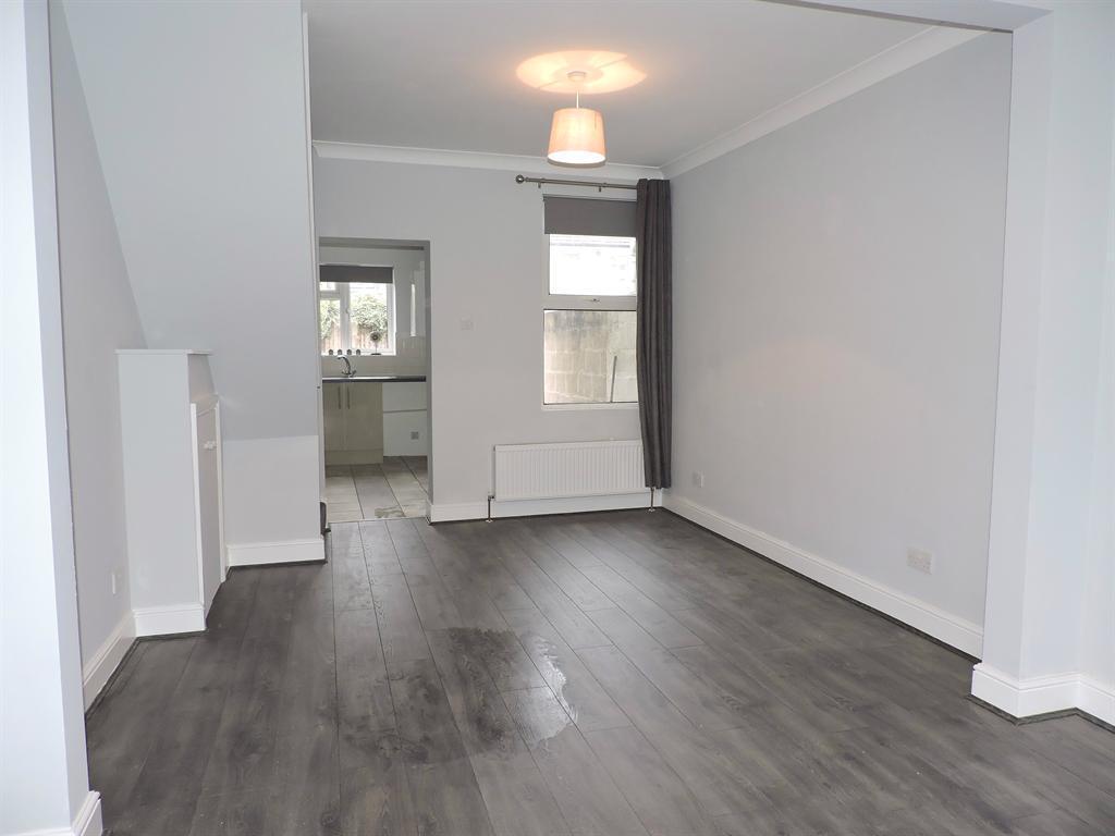Howard Road, Dartford 2 bed terraced house £1,450 pcm (£335 pw)