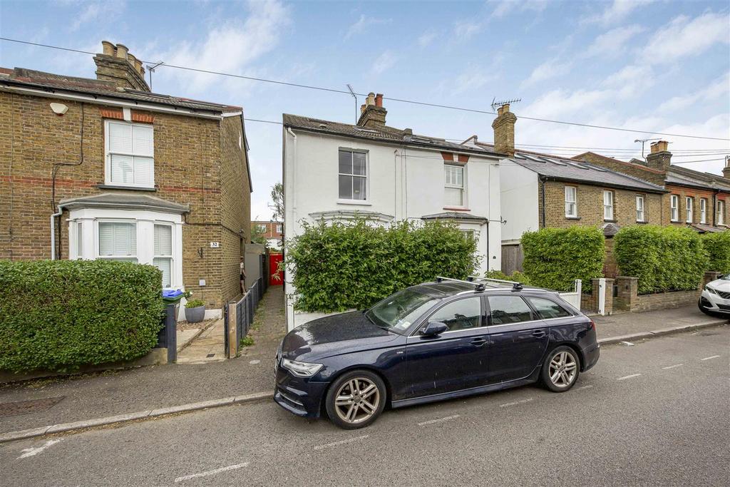 Heathfield North, Twickenham 3 bed semidetached house £3,250 pcm (£