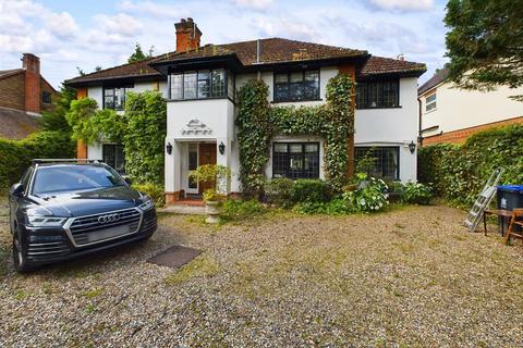 5 bedroom detached house to rent, Old Slade Lane, Iver