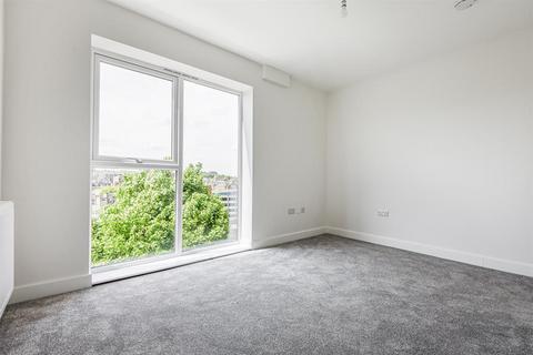 1 bedroom flat to rent, Cross Street, Chatham, ME4 4LT