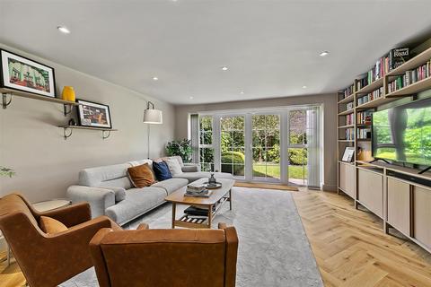 42 Manor Road, Teddington, TW11 8AB