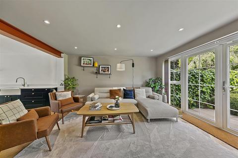 42 Manor Road, Teddington, TW11 8AB