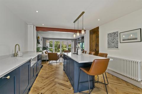 42 Manor Road, Teddington, TW11 8AB