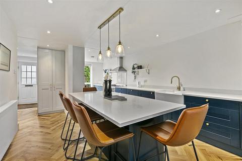 42 Manor Road, Teddington, TW11 8AB