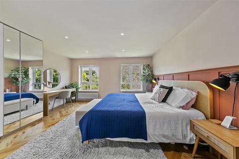 42 Manor Road, Teddington, TW11 8AB