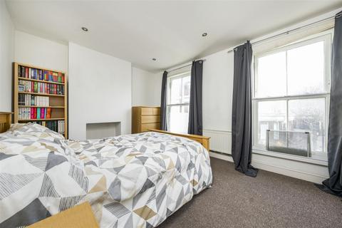 2 bedroom flat to rent, London Road, Twickenham