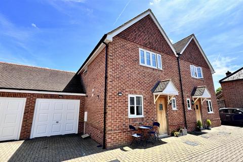 2 bedroom link detached house to rent, Greyhound Mews, Wantage OX12