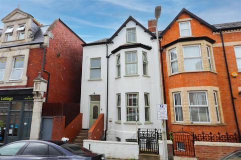 6 bedroom end of terrace house for sale, York Place, Barry