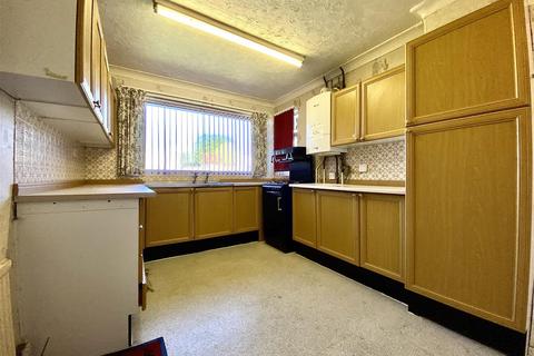 2 bedroom semi-detached bungalow for sale, Illingworth Avenue, Illingworth, Halifax