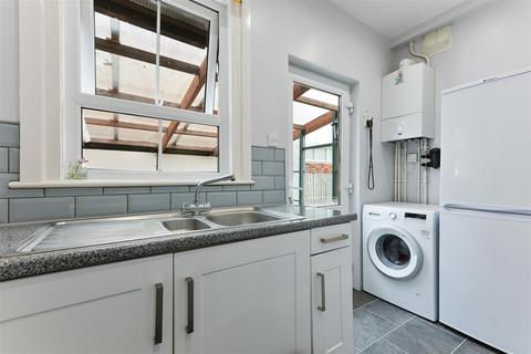 2 bedroom maisonette for sale, Ladbroke Road, Epsom