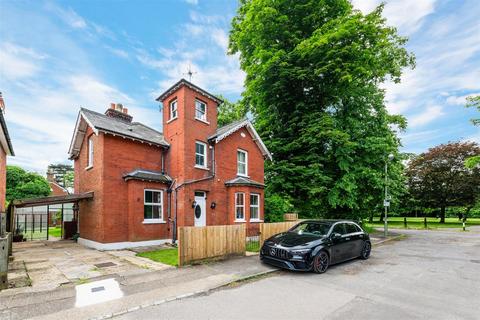 2 bedroom maisonette for sale, Ladbroke Road, Epsom