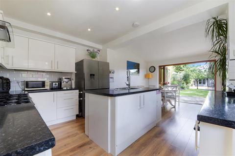 206 Hook Road, Epsom, KT19 8UB