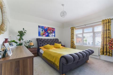 206 Hook Road, Epsom, KT19 8UB