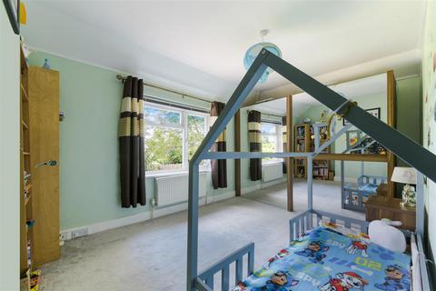 206 Hook Road, Epsom, KT19 8UB