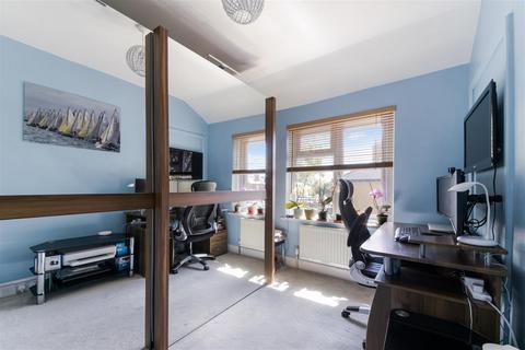 206 Hook Road, Epsom, KT19 8UB