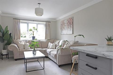 1 bedroom flat for sale, Wordsworth Mead, Redhill