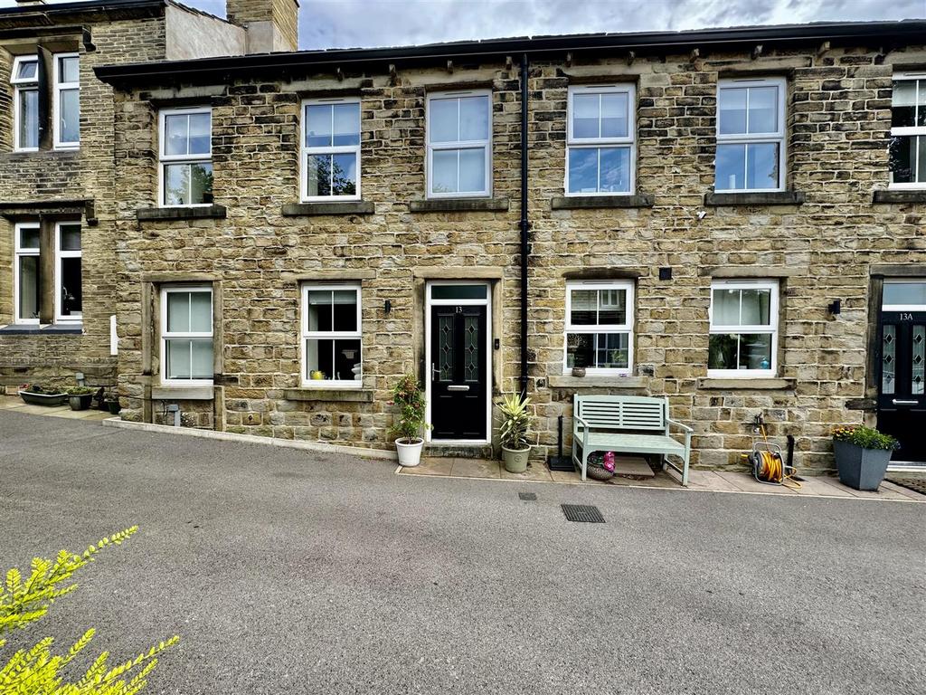 Westgate, Almondbury, Huddersfield 2 bed cottage to rent £850 pcm (£