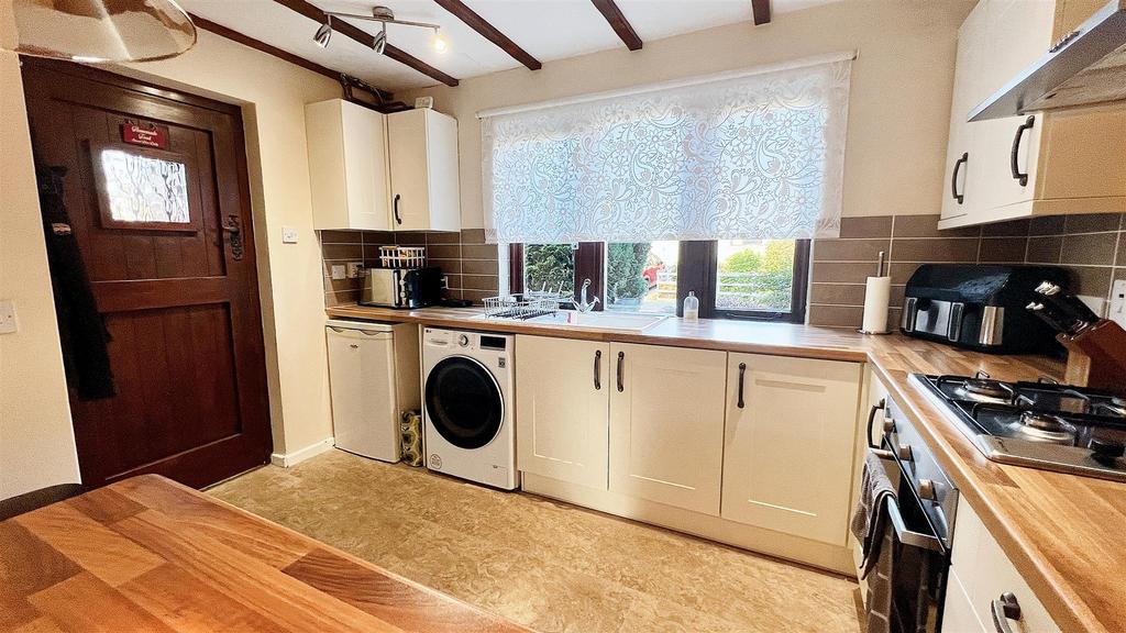 Sunnybank, Denby Dale, Huddersfield... 2 bed semidetached house to