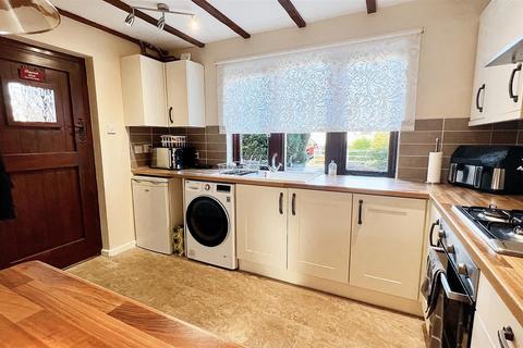 2 bedroom semi-detached house to rent, Sunnybank, Denby Dale, Huddersfield, HD8 8TJ