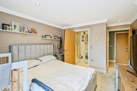 2 bedroom apartment for sale, Beatrice Court, Buckhurst Hill