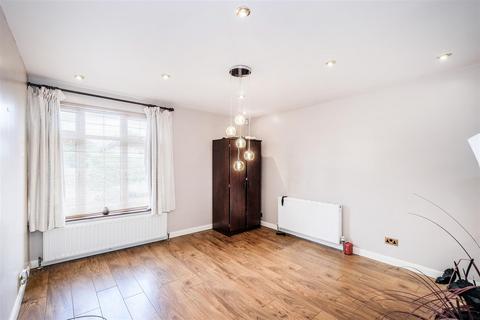 45 Groveside Road, London, E4 6HG
