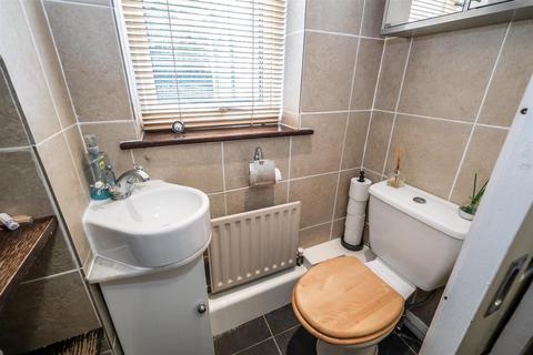 45 Groveside Road, London, E4 6HG