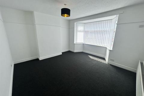 2 bedroom apartment to rent, Balmoral Gardens, North Shields