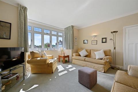 2 Kayemoor Road, Sutton, SM2 5HT