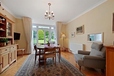 2 Kayemoor Road, Sutton, SM2 5HT