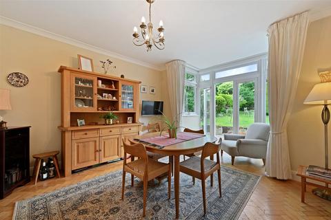2 Kayemoor Road, Sutton, SM2 5HT