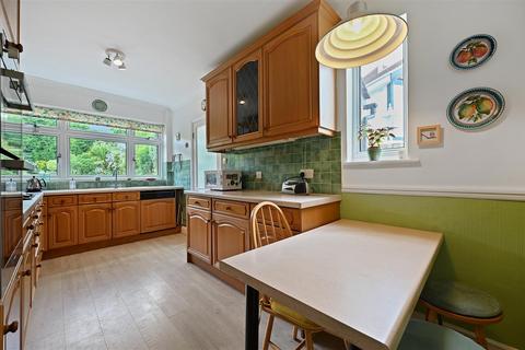 2 Kayemoor Road, Sutton, SM2 5HT