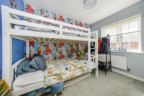 8 Birch Ride, Binfield, Bracknell, RG42 4GJ