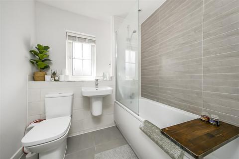 8 Birch Ride, Binfield, Bracknell, RG42 4GJ