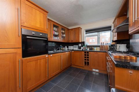 2 bedroom flat for sale, Filmer Road, Windsor