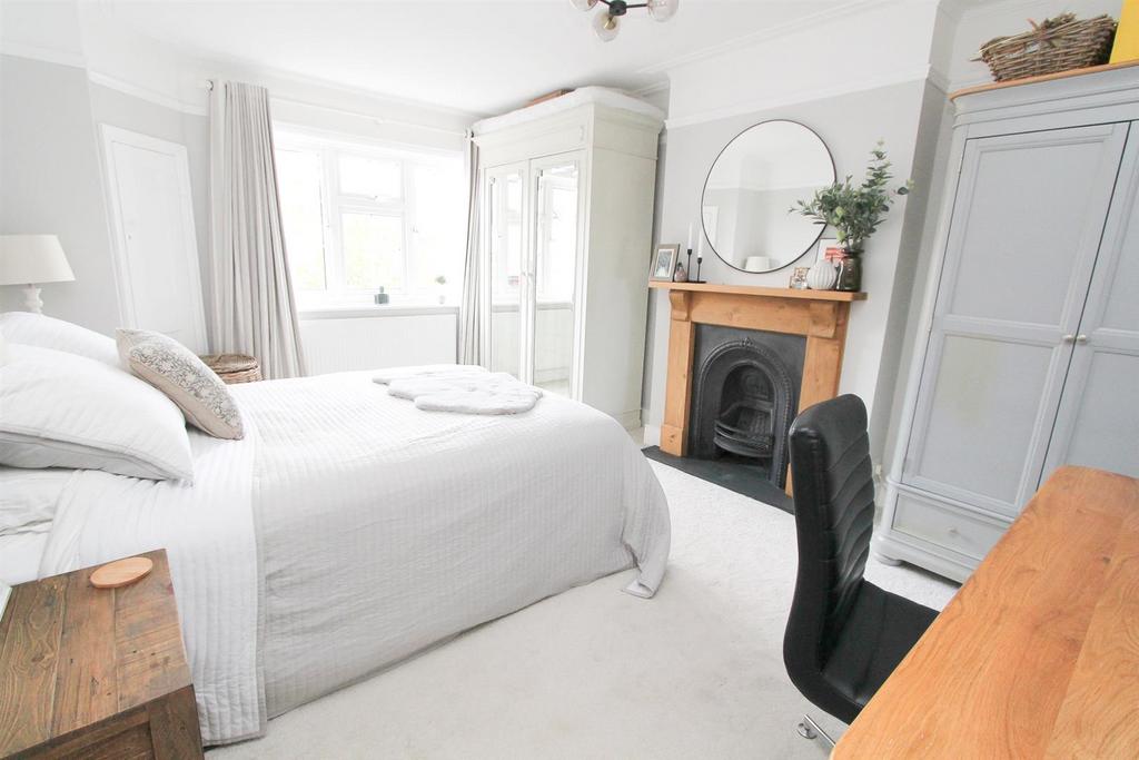 Bed 1.jpg