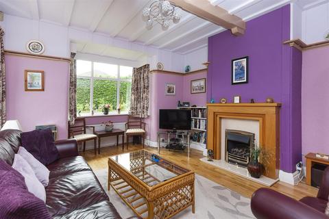 24 Beech Avenue, Huddersfield, HD5 8DZ